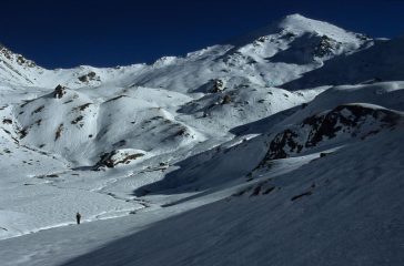 salendo nel vallone innevato verso il Colle della Ramiere (7-11-2004)