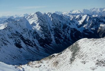 panorami dalla cima : il vallone di salita e la Punta Merciantaira (7-11-2004)
