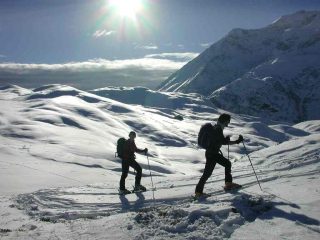 Salendo al Malamot sui primi pendii. Luca e Dani