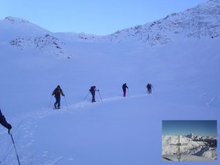 Durante la salita, croce della vetta.