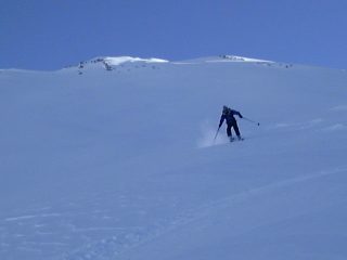 ...uno degli amici in azione