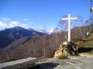 panorama sulle montagne della val soana. a dx la torre di lavina