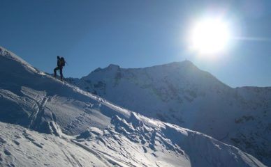 a pochi metri dalla vetta (a differenza della precedente foto si vedono gli effetti del vento)