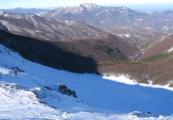 dal crinale iniziala discesa sull'anfiteatro e la valle di Rio Re