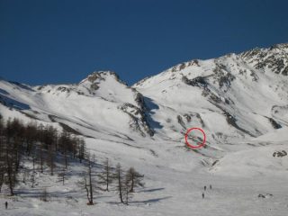 nel cerchio il nuovo rifugio Champillon