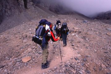 il primo tratto di sentiero che sale verso il Campo 1 della Via dei Polacchi (12-1-2005)