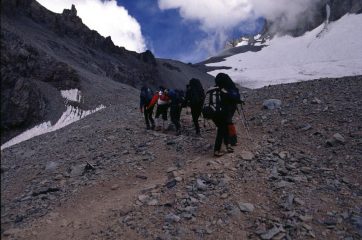 ultimo ripido pendio da risalire prima di raggiungere il Campo 1 (12-1-2005)