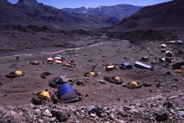 Plaza Argentina m. 4200, il Campo Base per la Via dei Polacchi (10-1-2005)