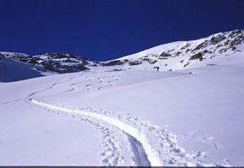 sui pendii sotto la vetta