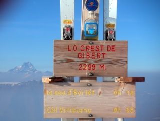 In vetta svettano le croci occitane...................