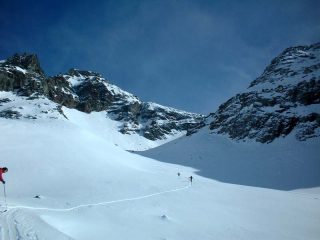 ... ingresso nel canalone finale ... bella neve !