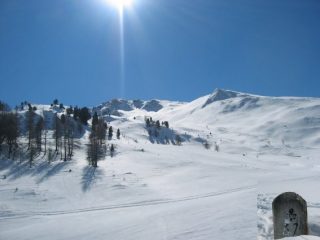 Deviazione verso la Dormillouse poco prima di arrivare al colle e cippo sul colle.