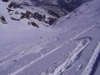 la discesa su un bel pendio un po' trapanato....!