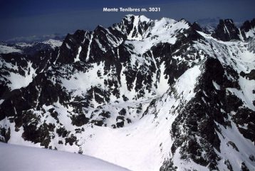 panorami dalla cima : Monte Tenibres (15-5-2005)
