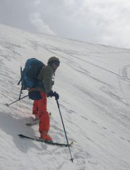 Giò in discesa nella parte alta del couloir d'Annibal