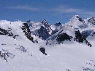 Da sinistra: Roccia Nera, Dofour, Zumstein, Polluce e i Liskamm