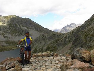 il lastricato prima delle basse del Druos; sotto il lago di Vallescura