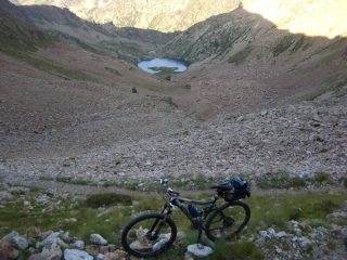Il lago d' Orgials, da quasi in cima al passo d'Orgials