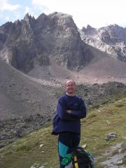 Soddisfatti, non abbiamo neanche preso pioggia! Sullo sfondo, la Vierge...