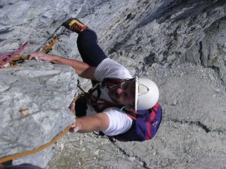 il flemmatico Daniele arriva in sosta, in ambiente gas-gas