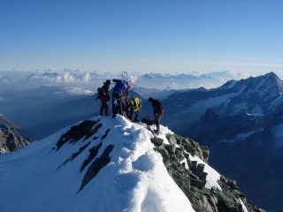La croce di vetta alle 8 del mattino