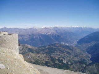 dal forte vista sulle montagne della val di susa.