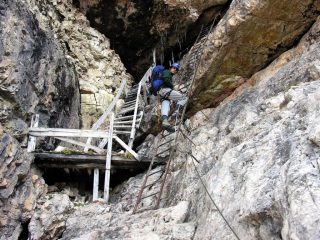 l'inizio della via ferrata Lipella (1-10-2005)