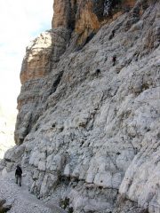 alla base di un risalto verticale che va superato (1-10-2005)
