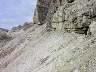 ultimo tratto del sentiero prima di raggiungere l'inizio della ferrata (1-10-2005)