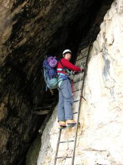Stelvio sulla scala iniziale della via ferrata Lipella (1-10-2005)