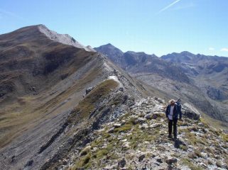 La cresta che scende dal Monte Ventasuso e va verso il Colle della Maddalena