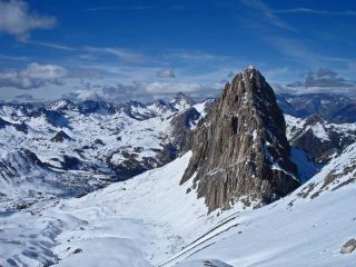 Scendendo dal Becco Grande, il pianoro della Gardetta con la Meja.