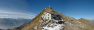 Il rifugio e la vetta