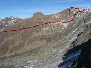 Rocciavrè e vallone Rouen. In rosso il percorso di salita.