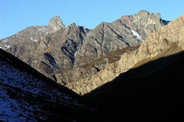 Roc della Niera e Rocca Bianca osservati dal Vallone di Soustra (30-10-2005)