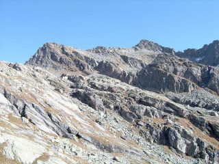 In alto a destra, la Punta Boiretto, dai pressi del Lago Losere