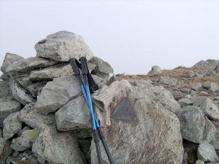 La vetta della Punta Dondogna con Triangolino di vetta del Cai Rivarolo