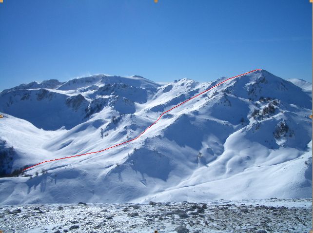 in rosso itinerario di salita e discesa (numerose varianti possibili)