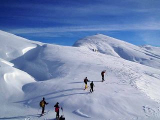 Caratteristici calanchi salendo verso lo Spigolino