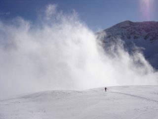 angelo sbuca dalle nuvole