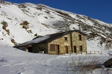 Grange Nollo m. 2019 all'inizio del Vallone Sibolet  (11-12-2005)