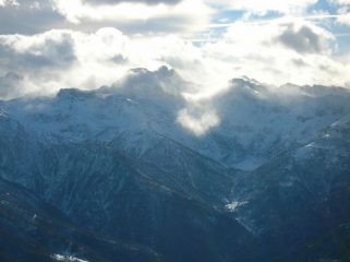 Il Foehn che spazza le creste delle valli Pellice e Po.