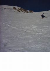 Bruno testa i nuovi sci tirando curvoni estremi