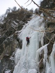 Monica in azione sul muro centrale