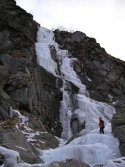 Marco alla base della Cascata