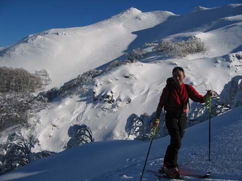 Salendo al Rondinaio, il Rondinaio Lombardo con le nostre traccie di discesa