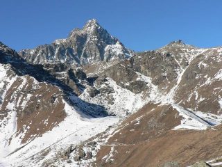 Le balze rocciose dell’Alpetto dal Piano Paladino.