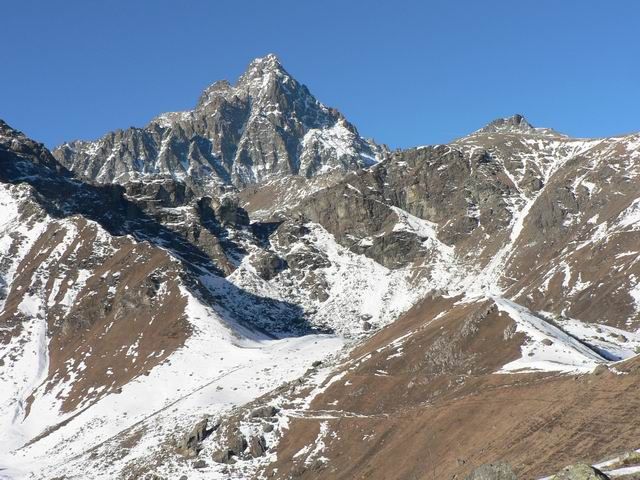 Le balze rocciose dell’Alpetto dal Piano Paladino.