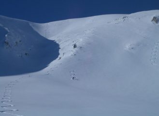 Discesa nel canale centrale dell'anfiteatro Est.
