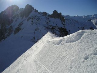 la cresta ventata fra il colle e la cima